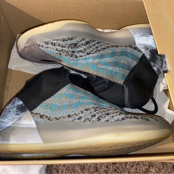 Yeezy size 5y - Picture 5 of 5